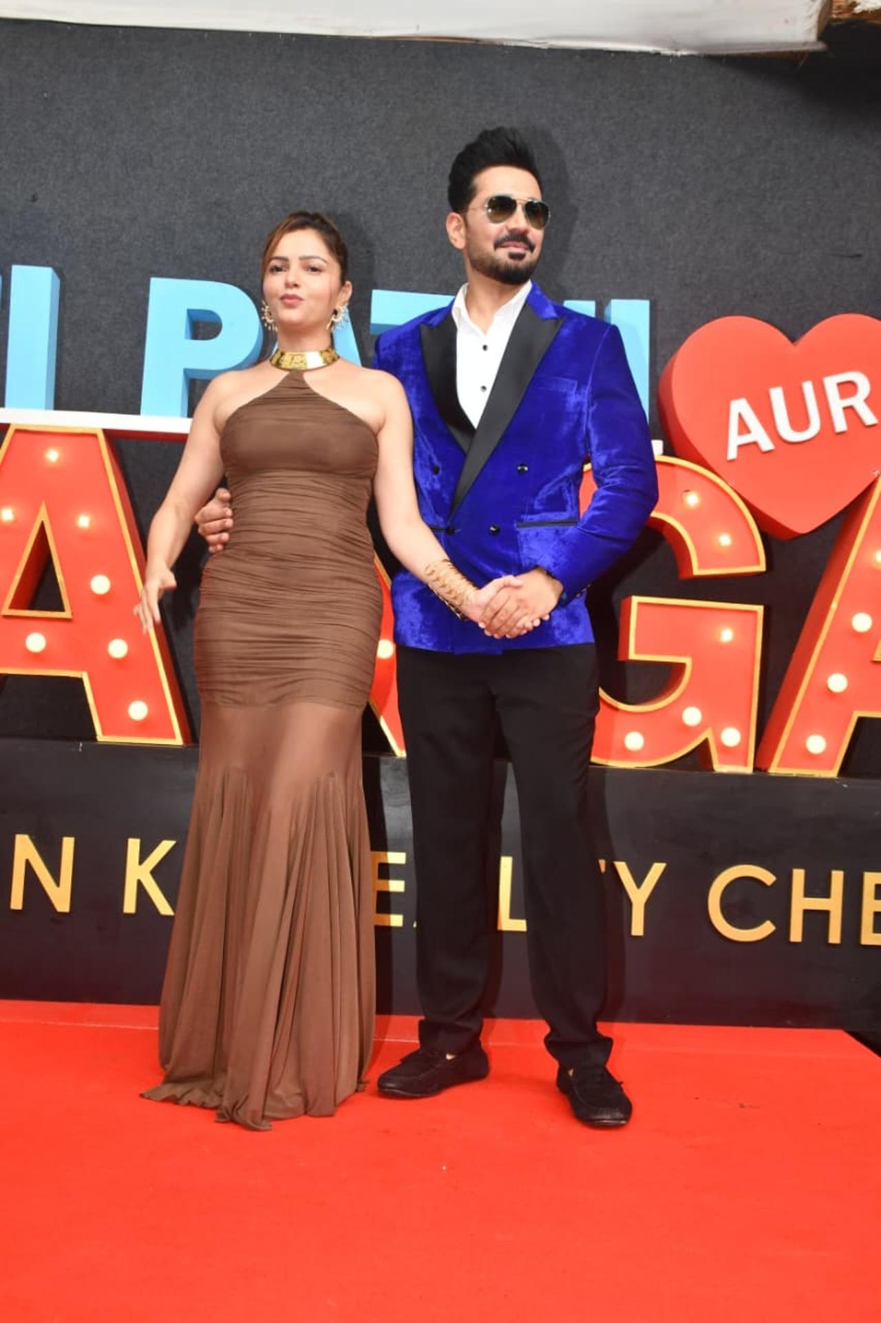 <p>Power couple Rubina Dilaik and Abhinav Shukla looked gorgeous as they were papped. The actress made heads turn in a brown halter neck dress, while Abhinav looked suave in dark blue blazer which he paired with white shirt and black bottoms.&nbsp;</p>